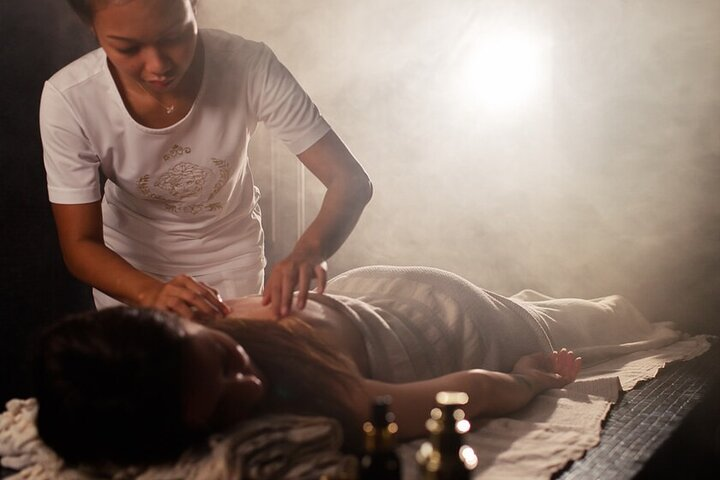 Indulge in an exquisite fusion of tradition and luxury with the Diamond and Gold Royal Hammam Journey where relaxation reaches new heights in a serene setting.